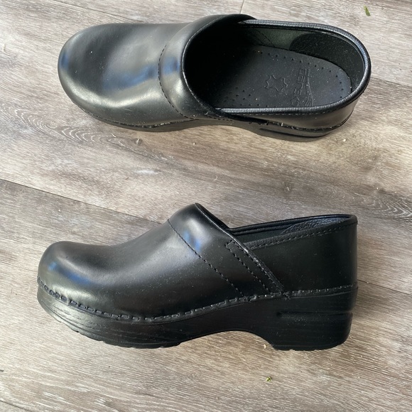 Dansko Shoes - Black Dansko Clogs